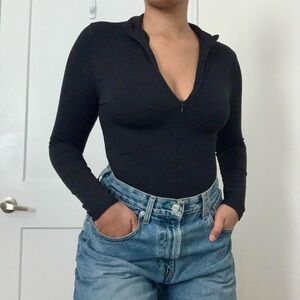 ABERCROMBIE & FITCH | SEAMLESS RIBBED ZIP-UP BODYSUIT 🖤💫